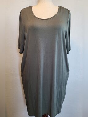 Plus Size 3X Scoop Neck TShirt  Dress in Olive With Pockets